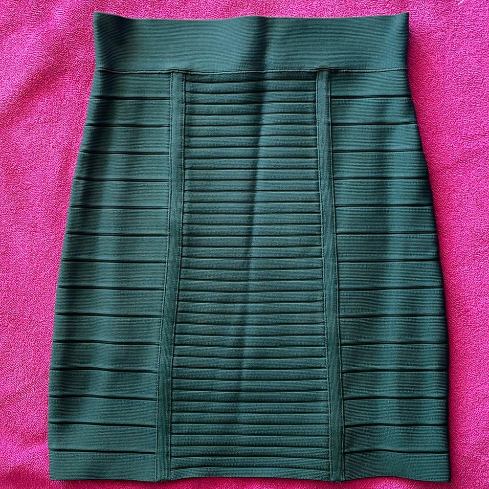 BCBG MAXAZRIA bandage skirt forest green size small